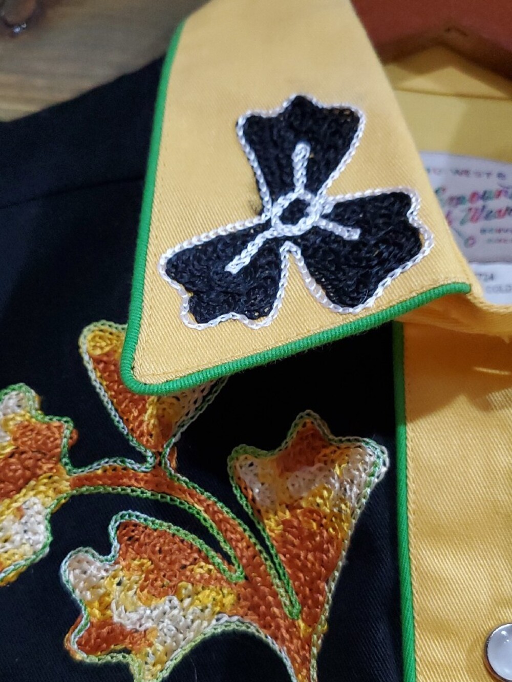 Yellow Embroidered Western Button-Down Shirt Black Yoke Rodeo Bull Horses Ranch - Picture 2 of 8